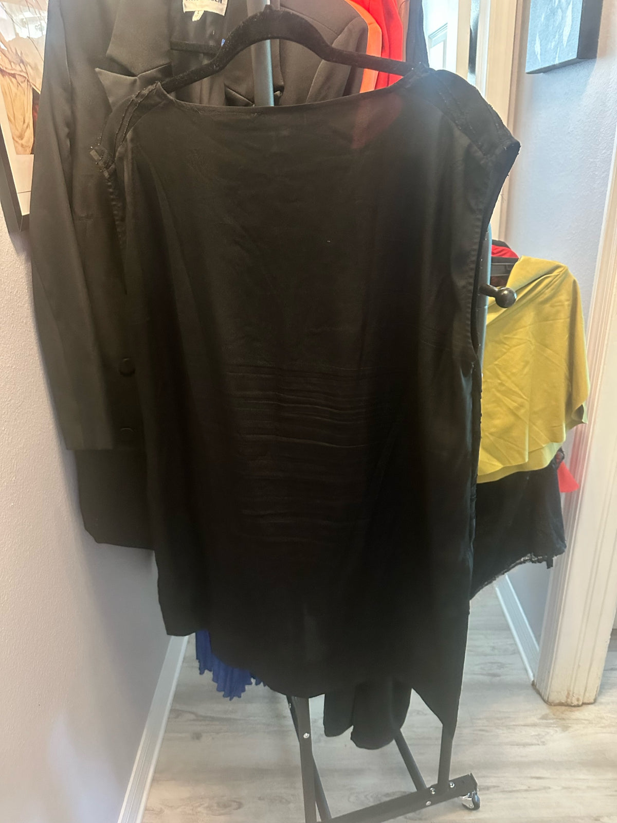 Black Sleeveless Pleated Tunic