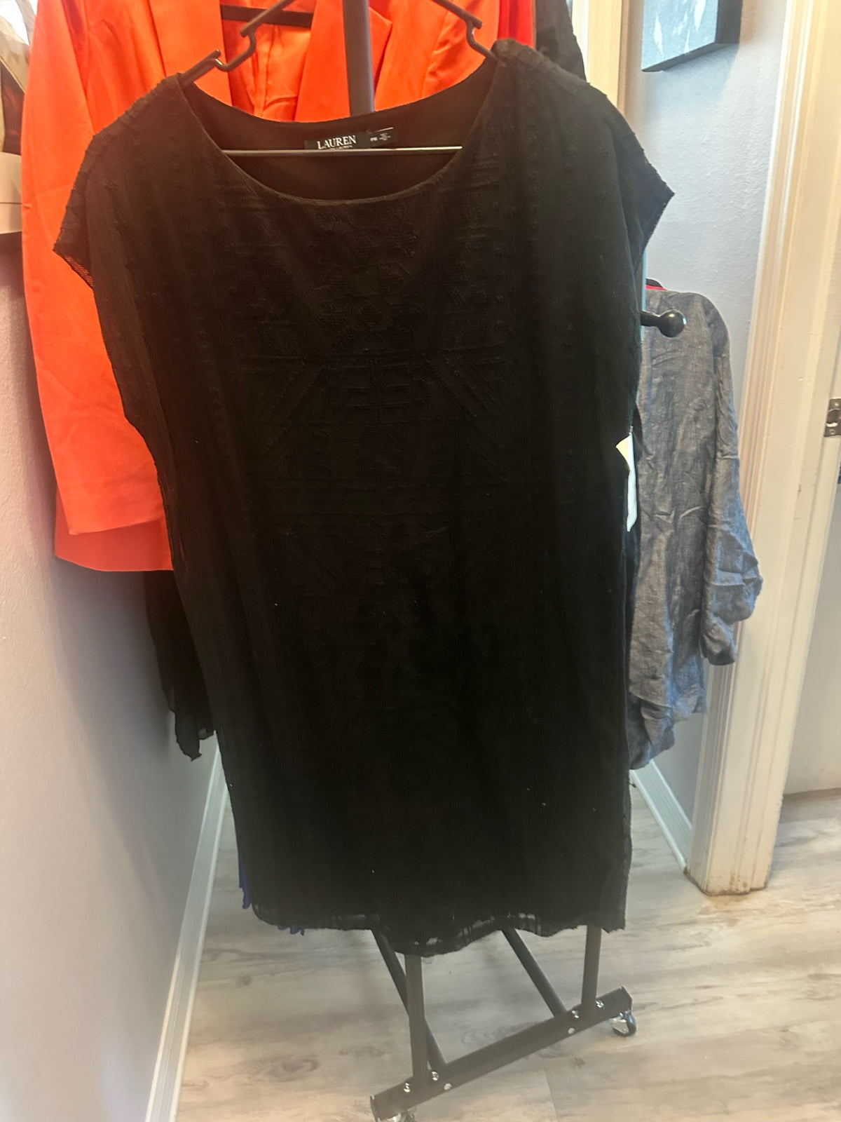 Black Sleeveless Textured Shift Dress